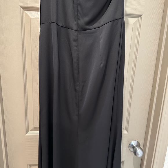 Hayley Paige - Black long gown one shoulder special occasion dress. NWT size 14 - Picture 6 of 10